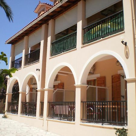 Loukas Inn Family Resort Keri Екстер'єр фото