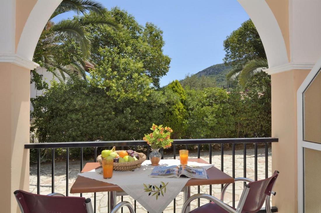 Loukas Inn Family Resort Keri Екстер'єр фото